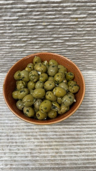 groene olijven met knoflook